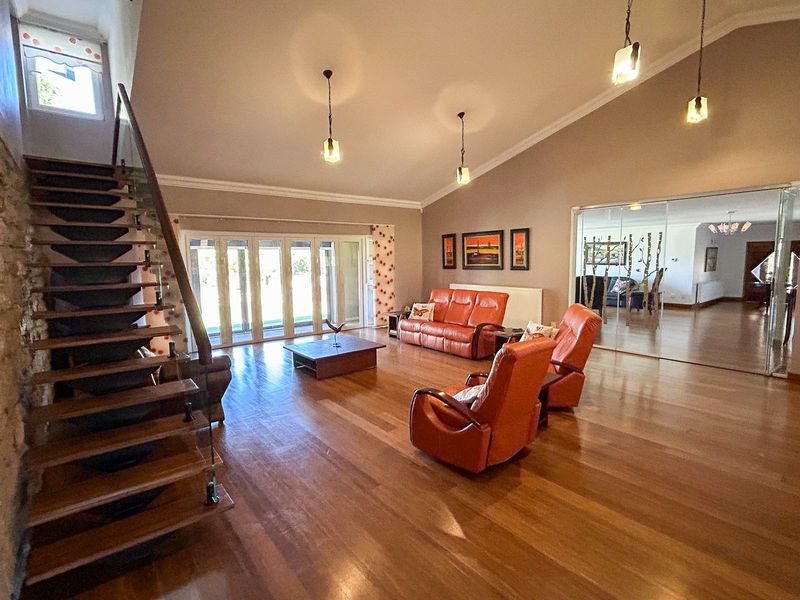 Sophisticated and stylish family home with river views, in secure and sought after estate. - Photo 8