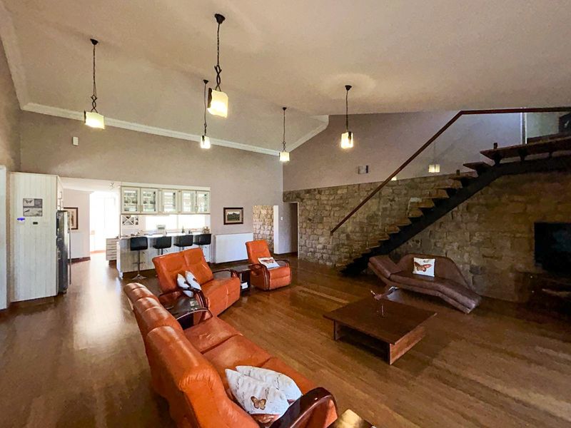 Sophisticated and stylish family home with river views, in secure and sought after estate. - Photo 6