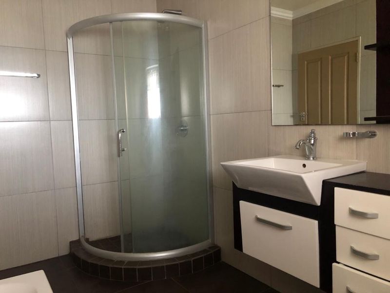 Modern and spacious apartment - Photo 9