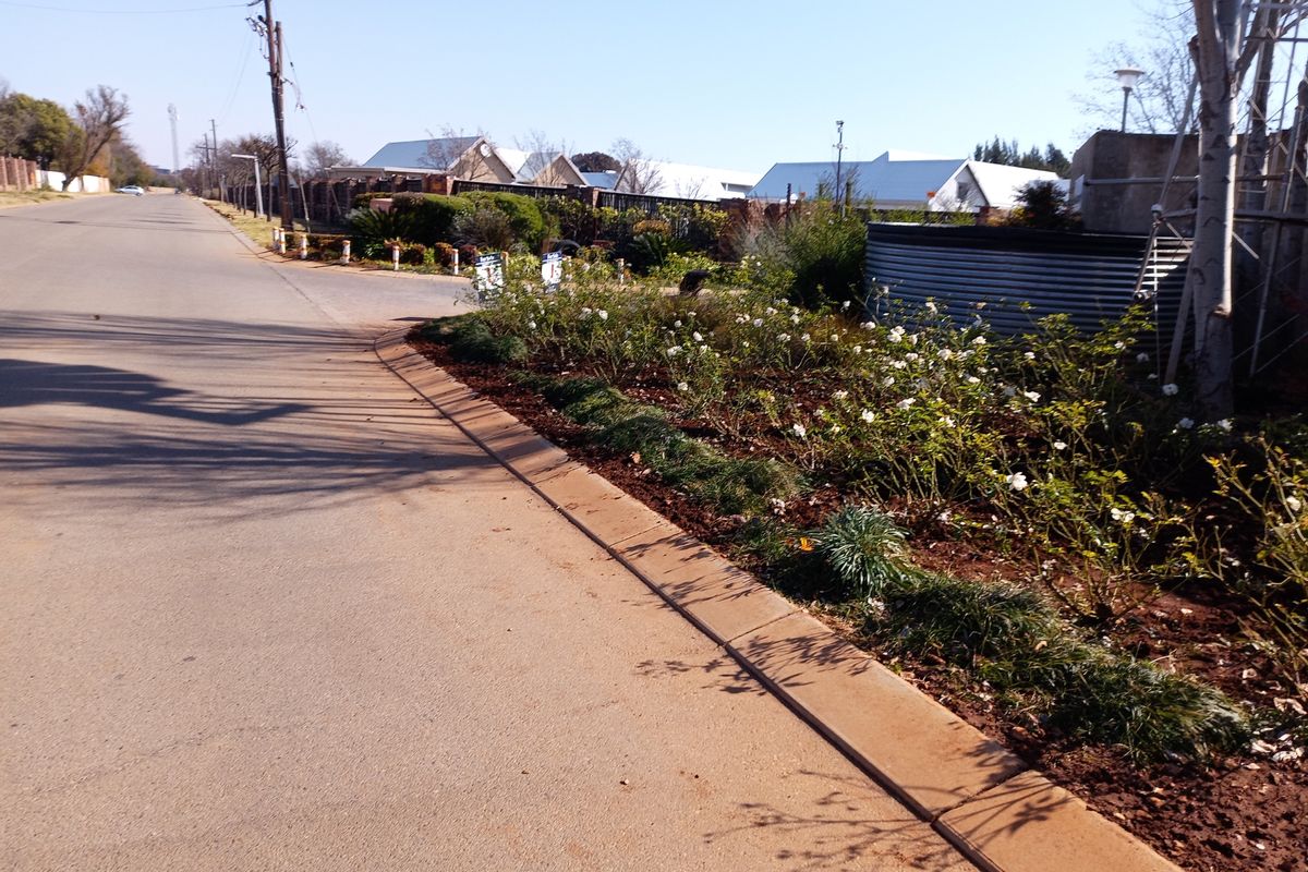 Vacant land in exclusive estate - Photo 4