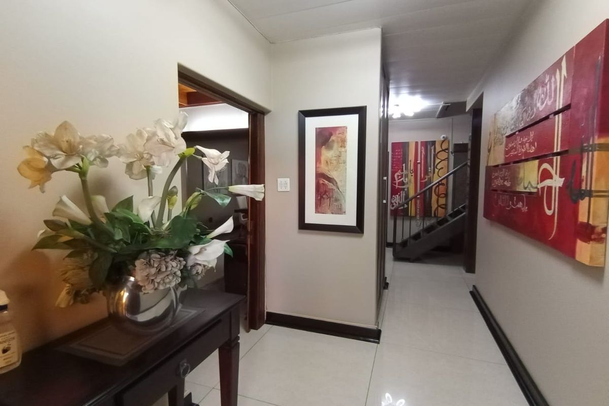 An alluring and luxurious home will welcome you with open arms! - Photo 2