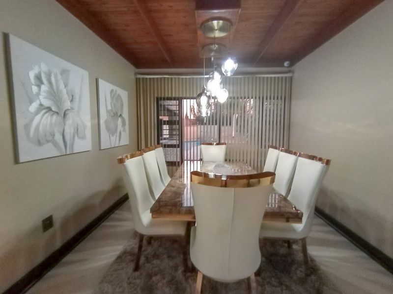 An alluring and luxurious home will welcome you with open arms! - Photo 8