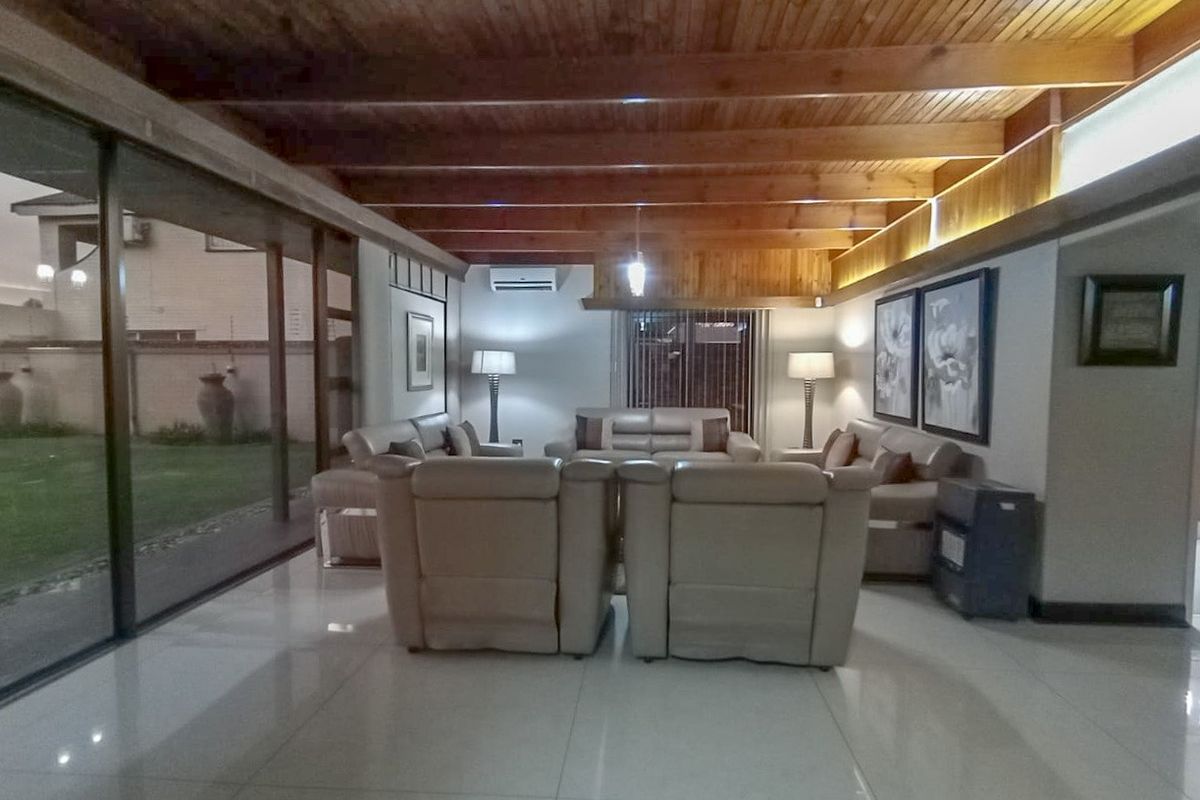 An alluring and luxurious home will welcome you with open arms! - Photo 5