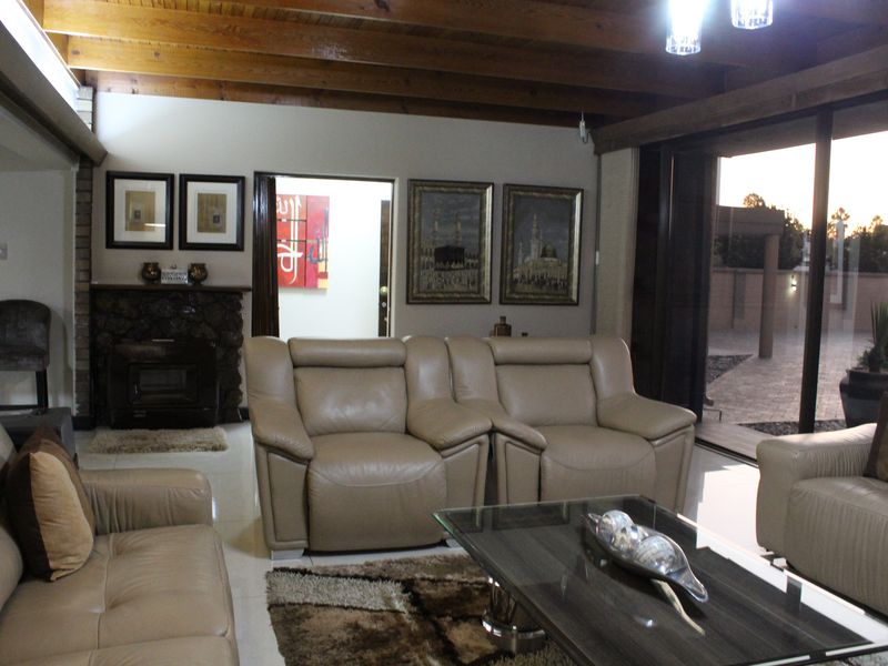 An alluring and luxurious home will welcome you with open arms! - Photo 6