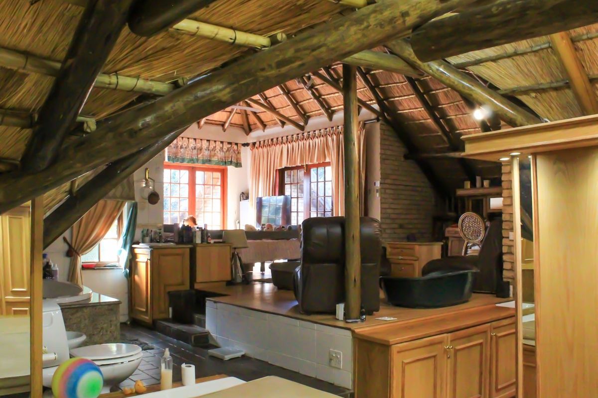 Unique family home in a quiet suburb - Photo 5