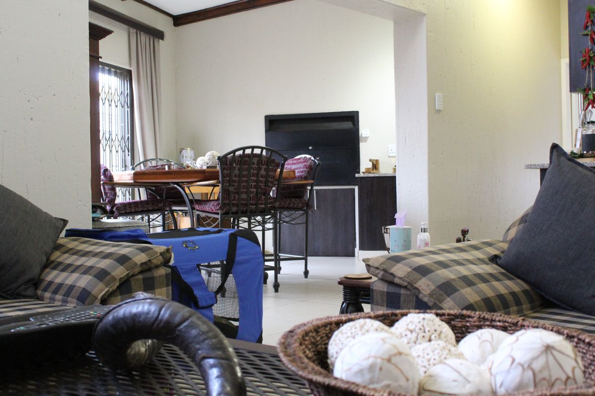 Modern double-storey home - Photo 2