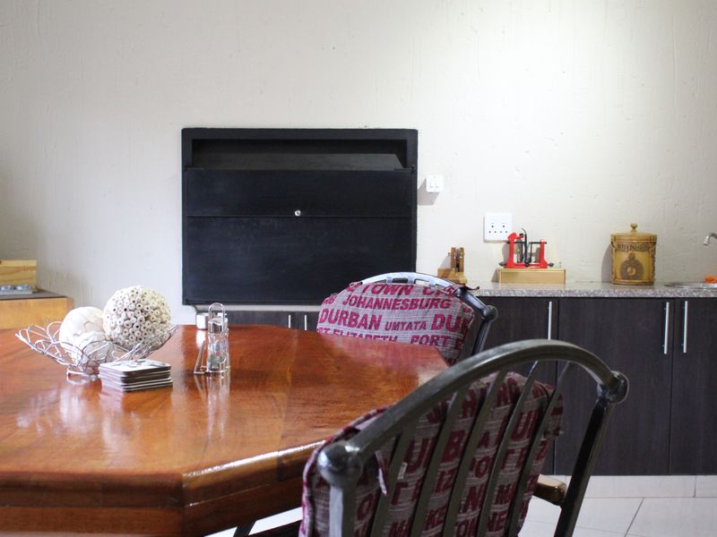 Modern double-storey home - Photo 7