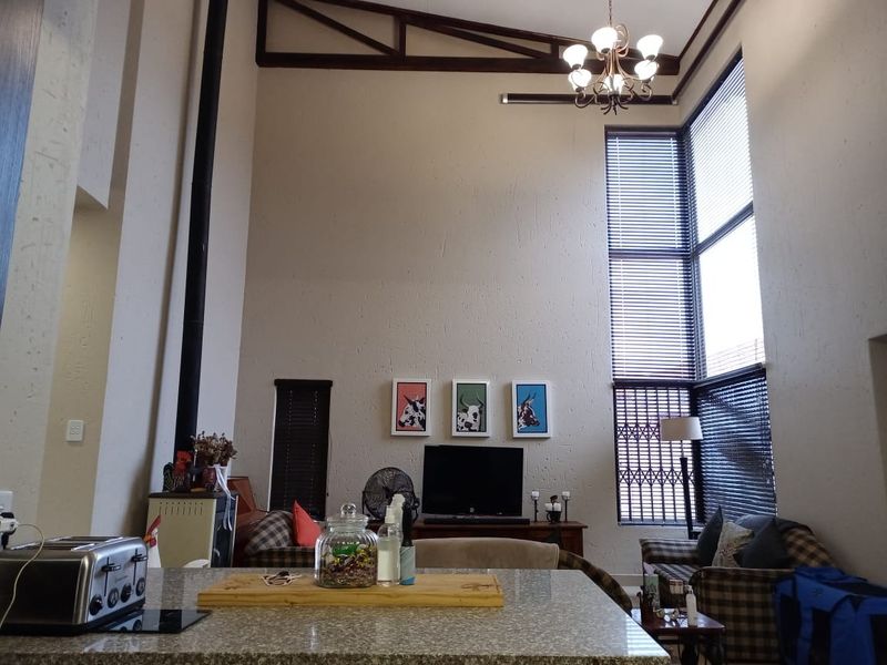 Modern double-storey home - Photo 5