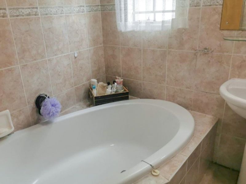 Spacious, modern and upmarket! - Photo 7