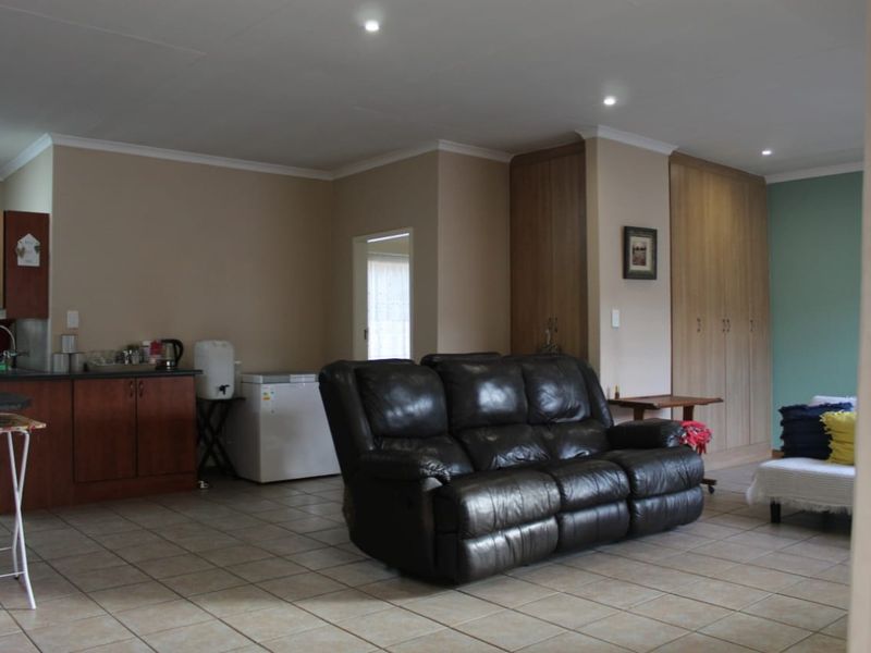 Spacious, modern and upmarket! - Photo 2