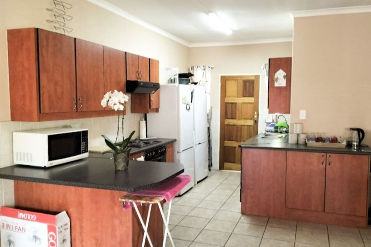 Spacious, modern and upmarket! - Photo 4