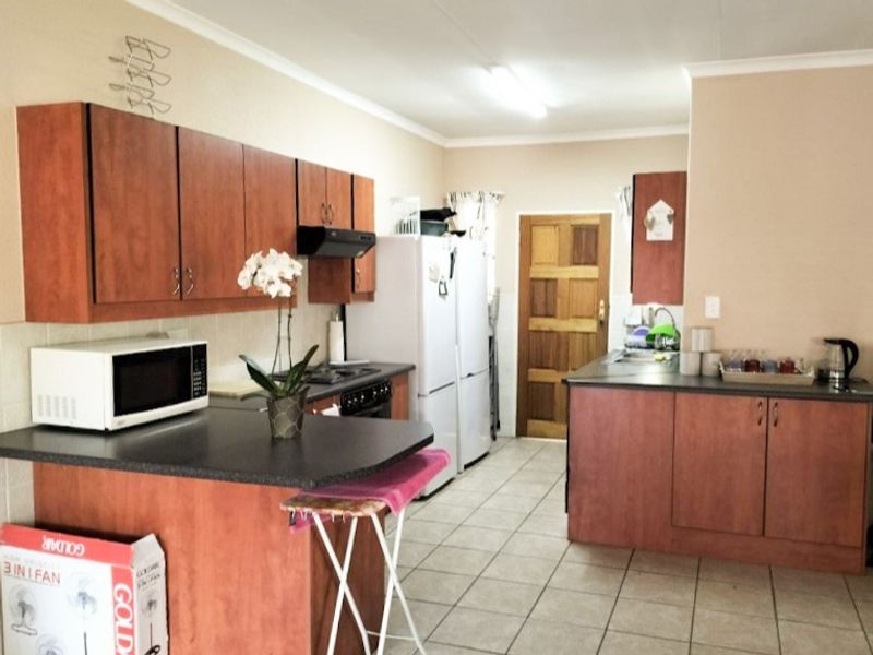 Spacious, modern and upmarket! - Photo 4