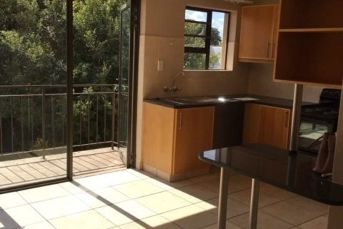 Spacious one-bedroom apartment for sale - Potchefstroom - Photo 2