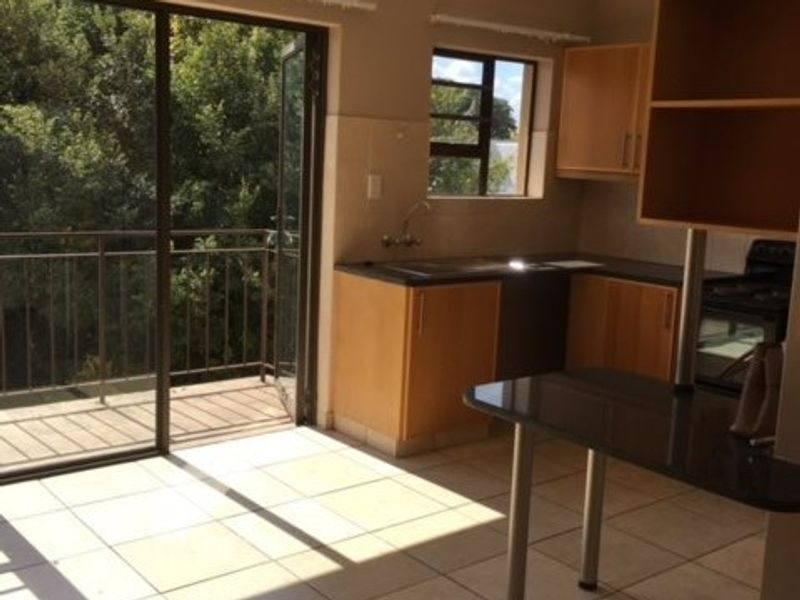 Spacious one-bedroom apartment for sale - Potchefstroom - Photo 2