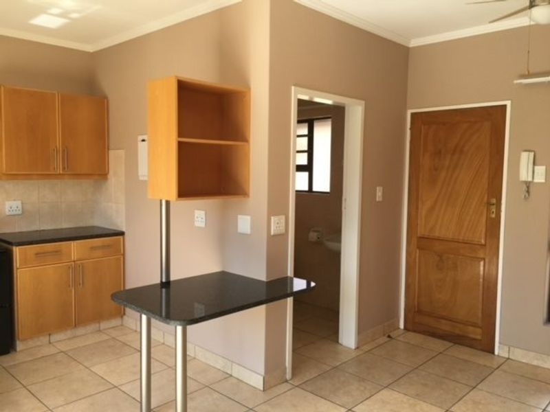 Spacious one-bedroom apartment for sale- Potchefstroom - Photo 6