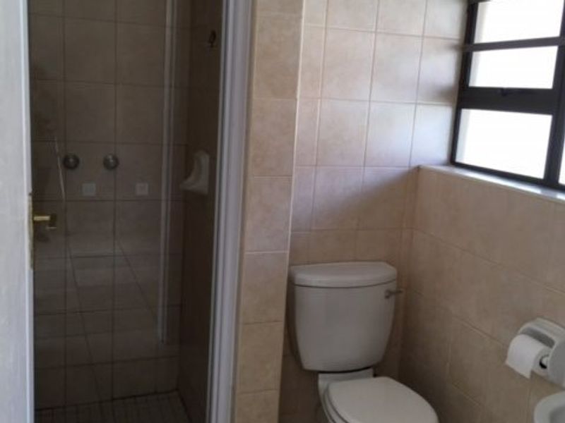 Student apartment in prime area for sale - Potchefstroom - Photo 4