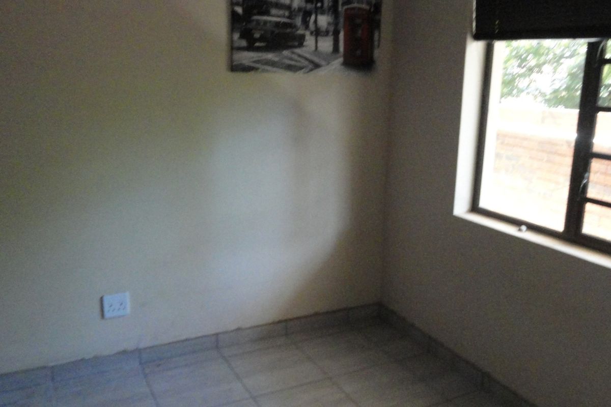 Beautiful one-bedroom flat – Potchefstroom – For Sale - Photo 3