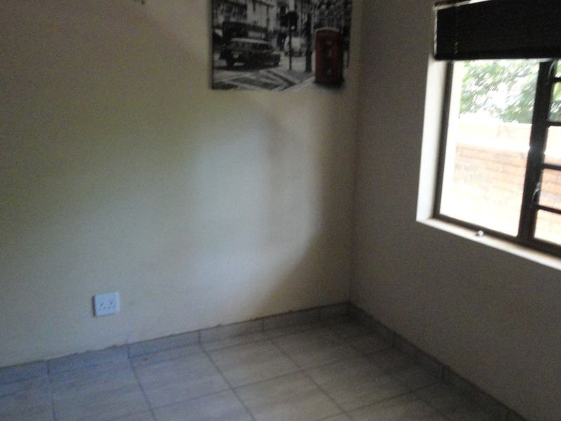 Beautiful one-bedroom flat – Potchefstroom – For Sale - Photo 3