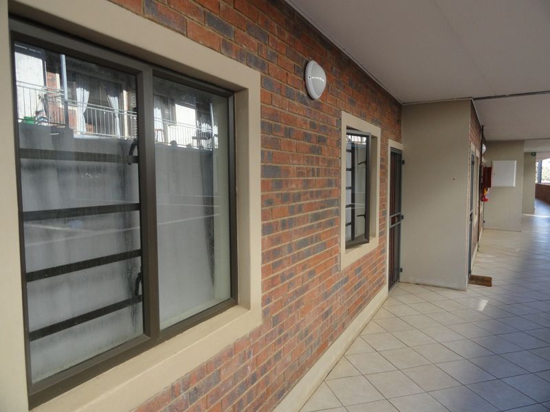 Beautiful one-bedroom flat – Potchefstroom – For Sale - Photo 9