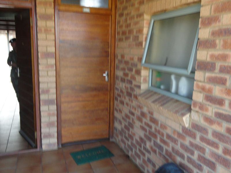 Beautiful one-bedroom flat – Potchefstroom – For Sale - Photo 8