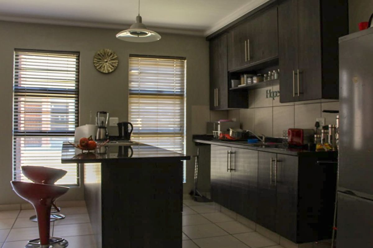 Modern duplex townhouse - Photo 2