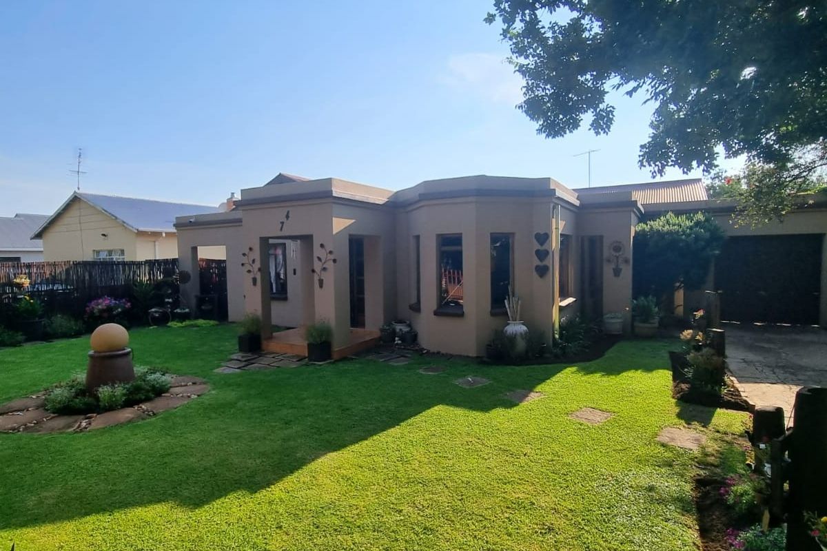 Spacious Family Home in Potchefstroom – For Sale - Photo 5