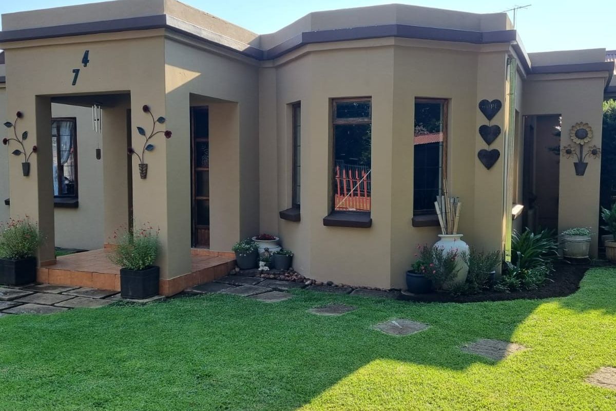 Spacious Family Home in Potchefstroom – For Sale - Photo 2