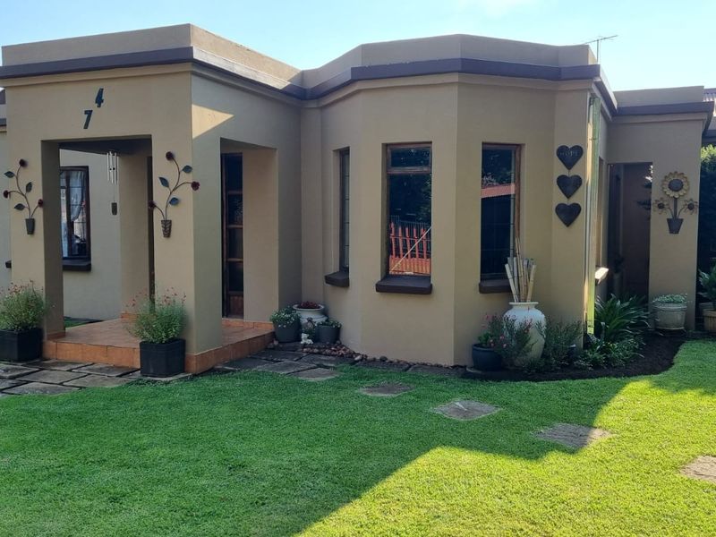 Spacious Family Home in Potchefstroom – For Sale - Photo 2