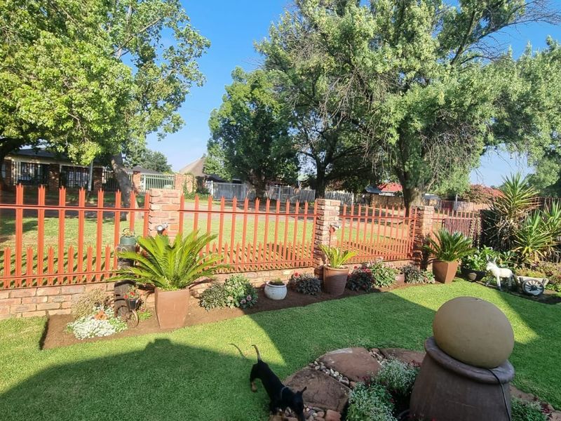 Spacious Family Home in Potchefstroom – For Sale - Photo 7