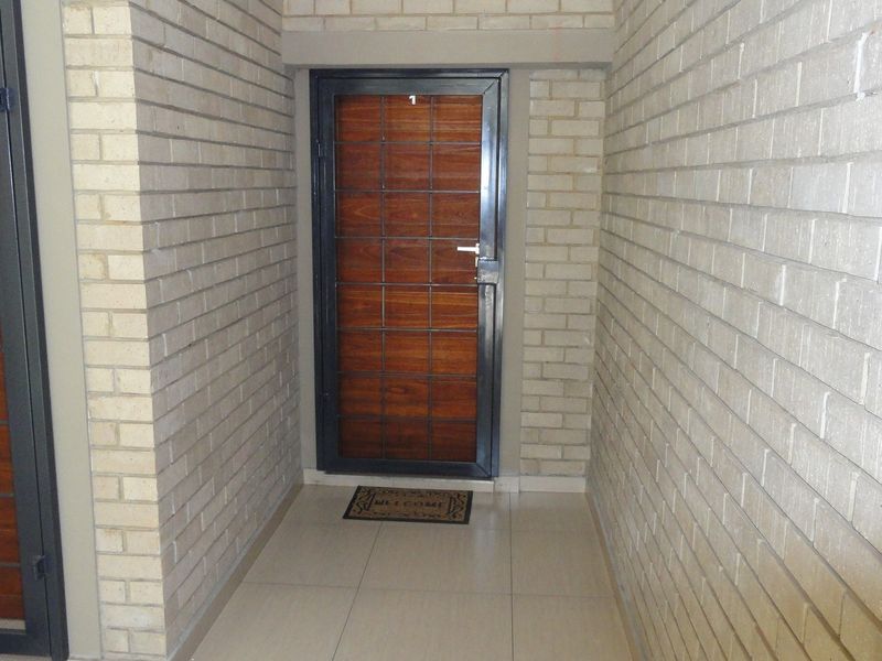 Two-bedroom Apartment–For Sale - Potchefstroom - Photo 9