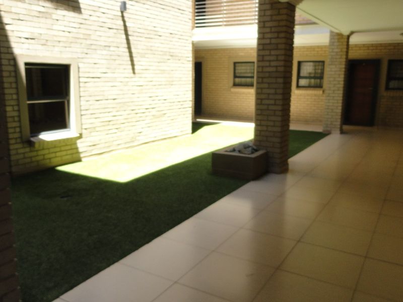 Two-bedroom Apartment–For Sale - Potchefstroom - Photo 6