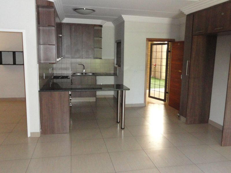 Two-bedroom Apartment–For Sale - Potchefstroom - Photo 3