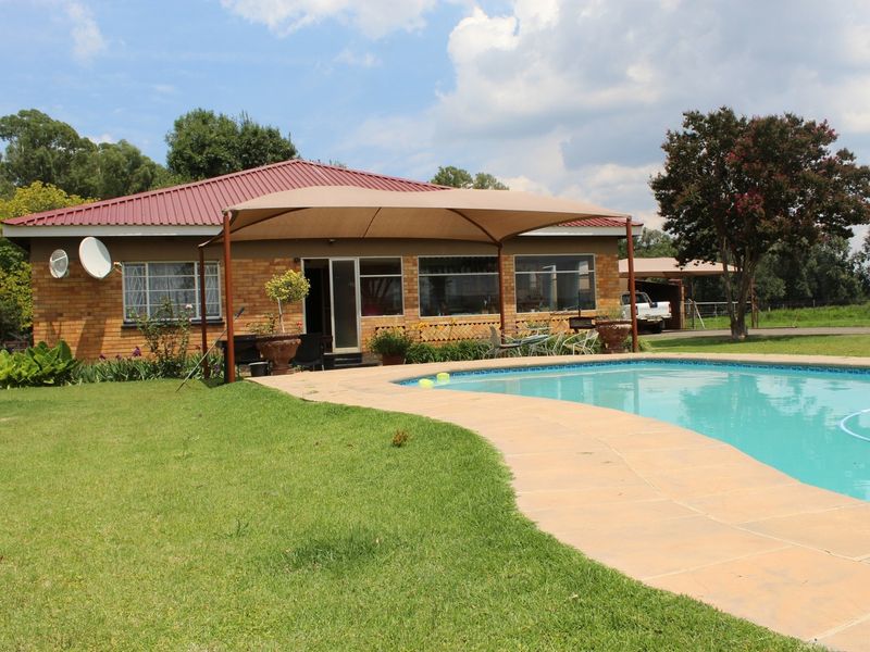Smallholding on the outskirts of Potchefstroom with plenty of water - Photo 2