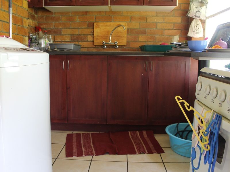 Smallholding on the outskirts of Potchefstroom with plenty of water - Photo 4