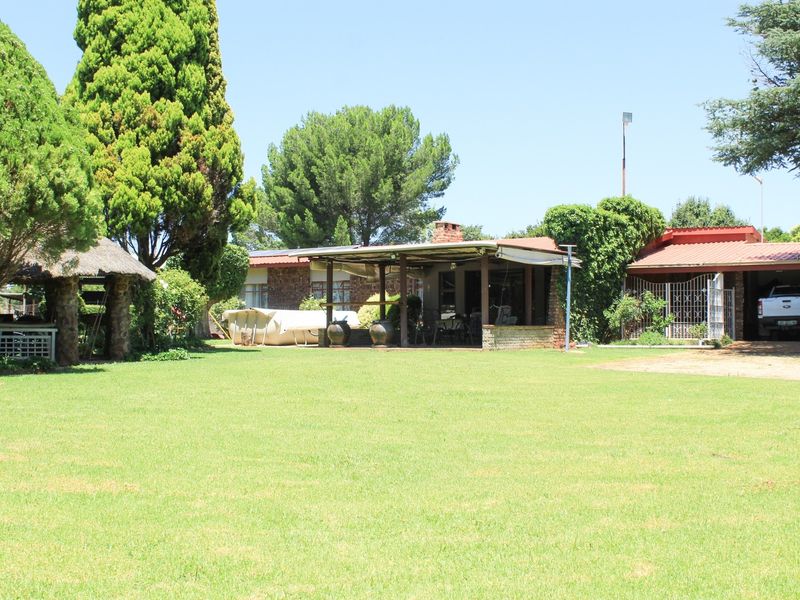 A smallholding with endless possibilities - Photo 1