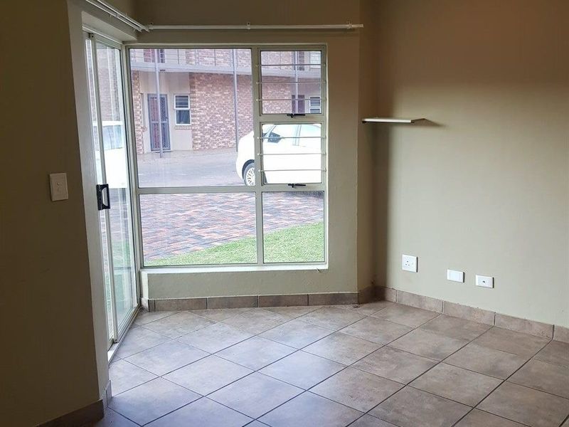 Spacious bachelor in Dassierand – Potchefstroom – For Sale - Photo 3