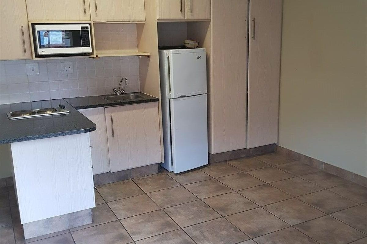 Spacious bachelor in Dassierand – Potchefstroom – For Sale - Photo 2