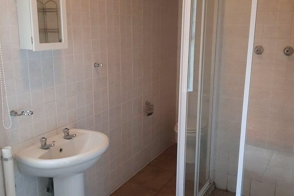 Spacious bachelor in Dassierand – Potchefstroom – For Sale - Photo 4