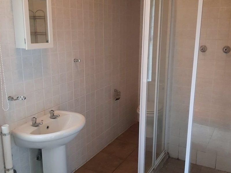 Spacious bachelor in Dassierand – Potchefstroom – For Sale - Photo 4