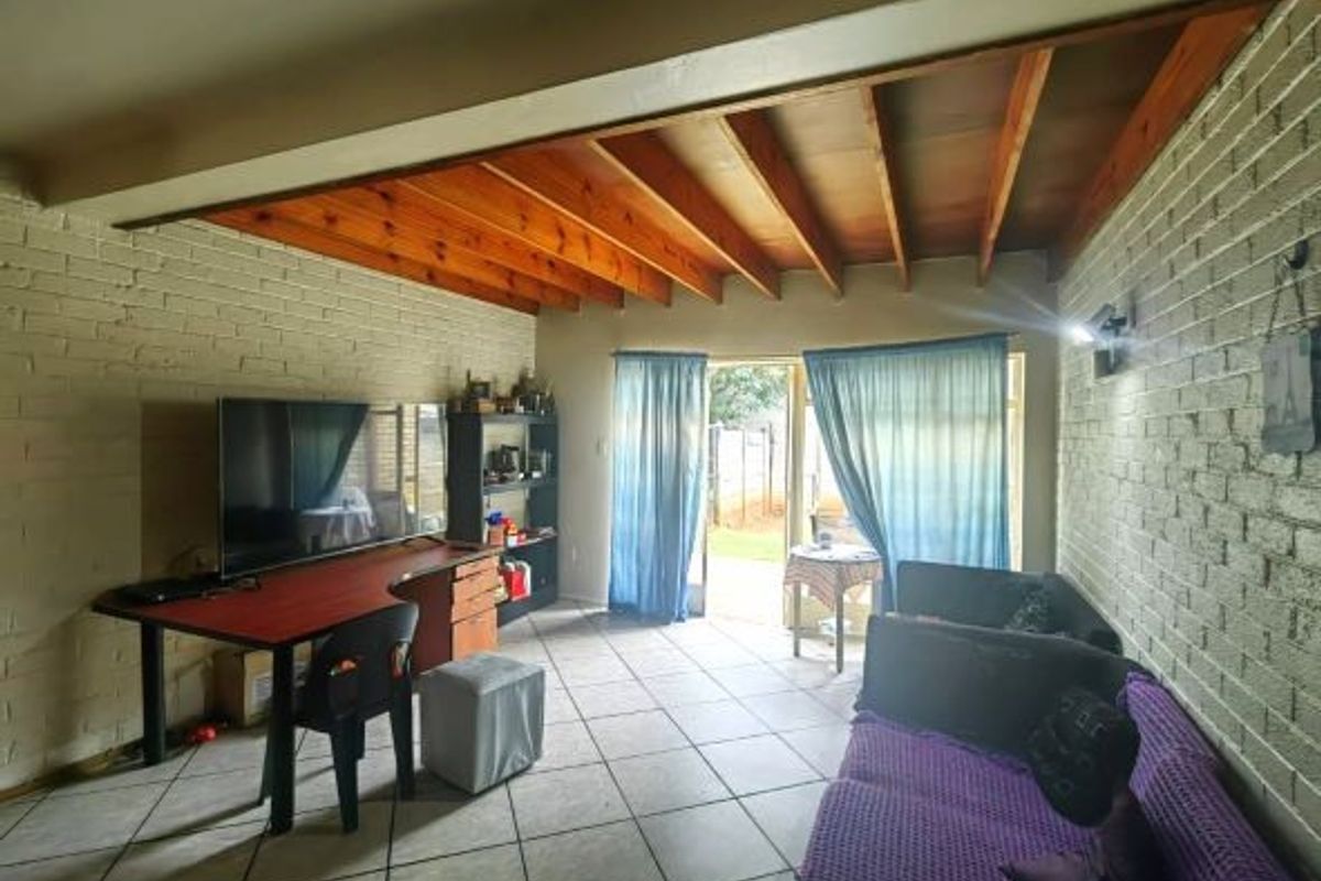 2 Bedroom Duplex For Sale - Photo 5