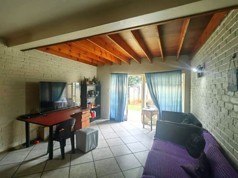 2 Bedroom Duplex For Sale - Photo 5