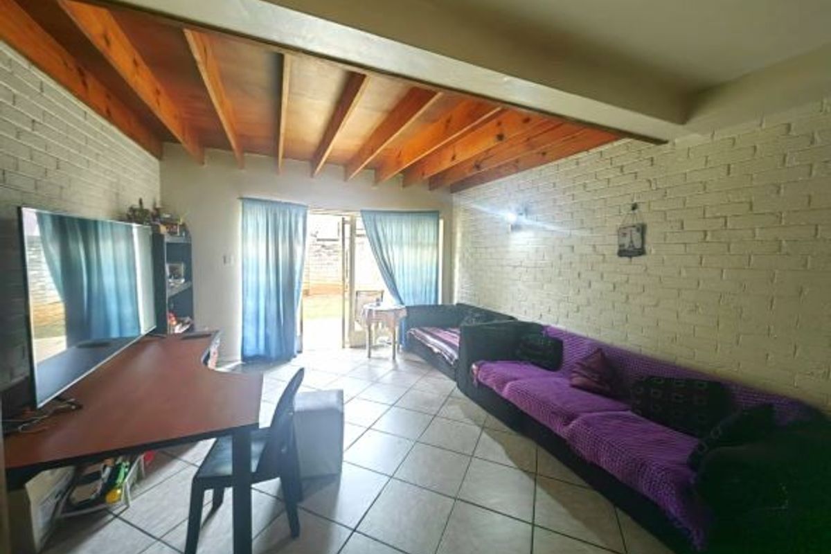 2 Bedroom Duplex For Sale - Photo 4