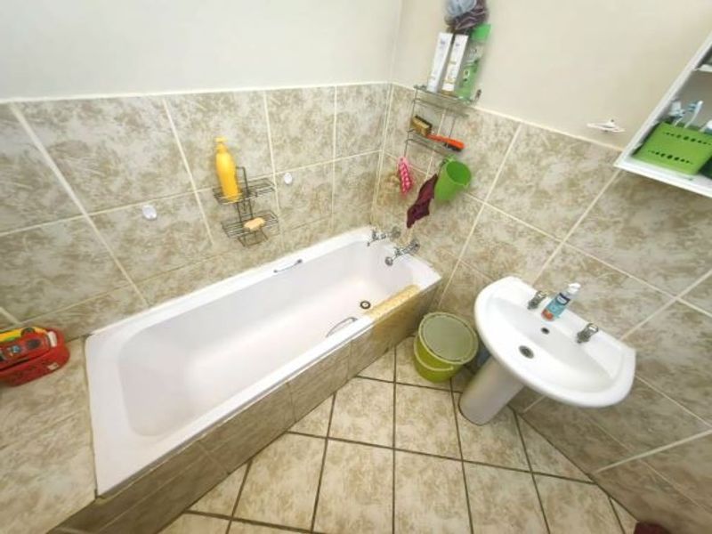 2 Bedroom Duplex For Sale - Photo 9