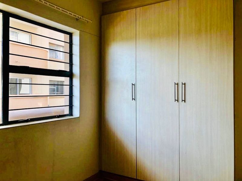 Modern, neat and spacious apartment - Photo 3