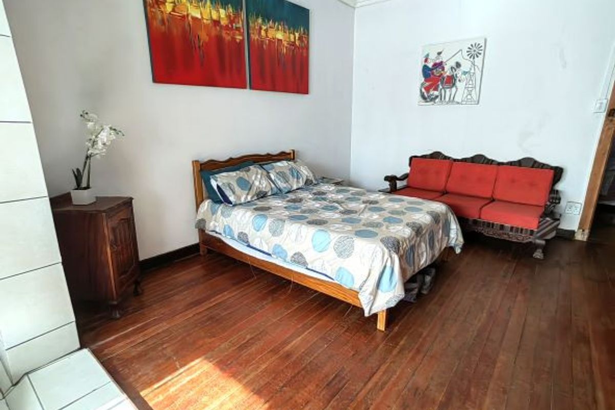 3 Bedroom house with 2 apartments in Central Town - Photo 4