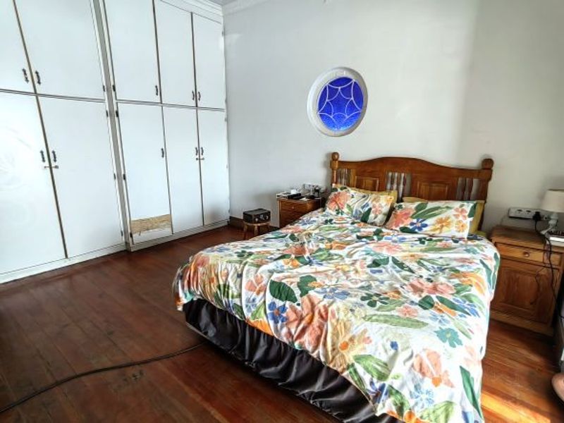 3 Bedroom house with 2 apartments in Central Town - Photo 9