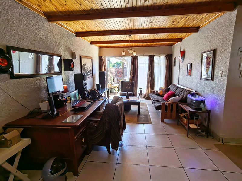 2 Bedroom Townhouse For Sale - Photo 6