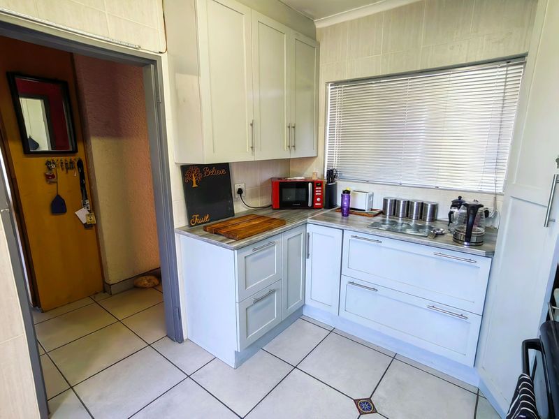 2 Bedroom Townhouse For Sale - Photo 4