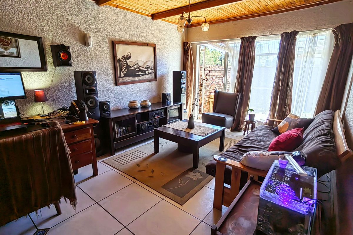 2 Bedroom Townhouse For Sale - Photo 5