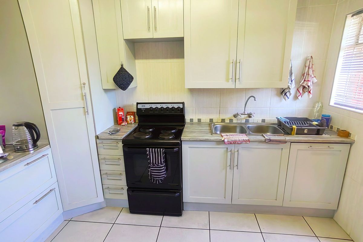 2 Bedroom Townhouse For Sale - Photo 3